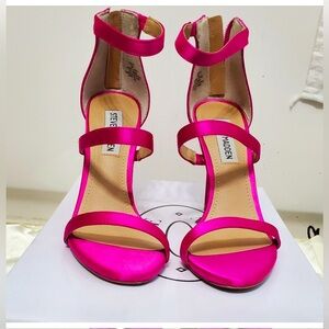 NWT Steve Madden Bright Pink Heels Size 6